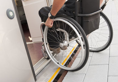 Abbattimento barriere architettoniche sul suolo pubblico per migliorare la mobilità delle persone disabili